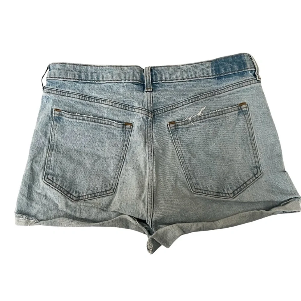 Abercrombie & Fitch The Mom Short High Rise Size 31/12